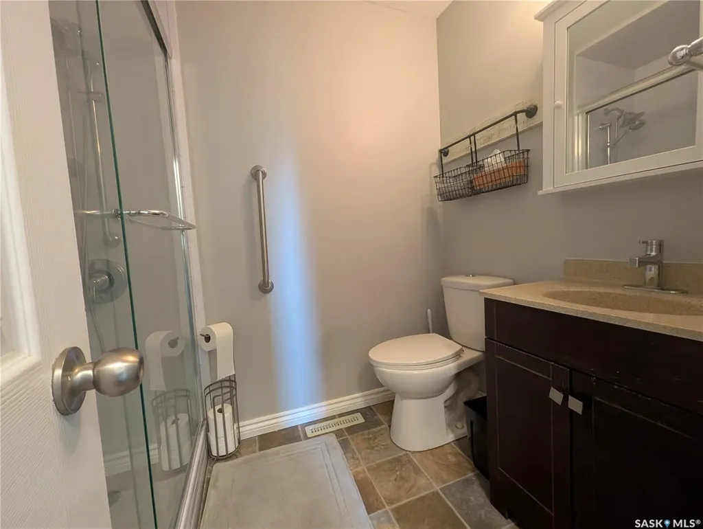 107 Carlton Street Viscount SK S0K 4M0