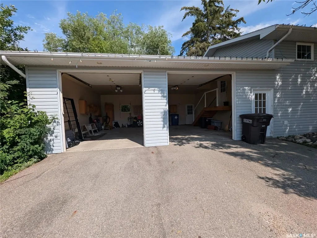 107 Carlton Street Viscount SK S0K 4M0