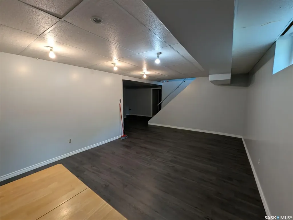 107 Carlton Street Viscount SK S0K 4M0