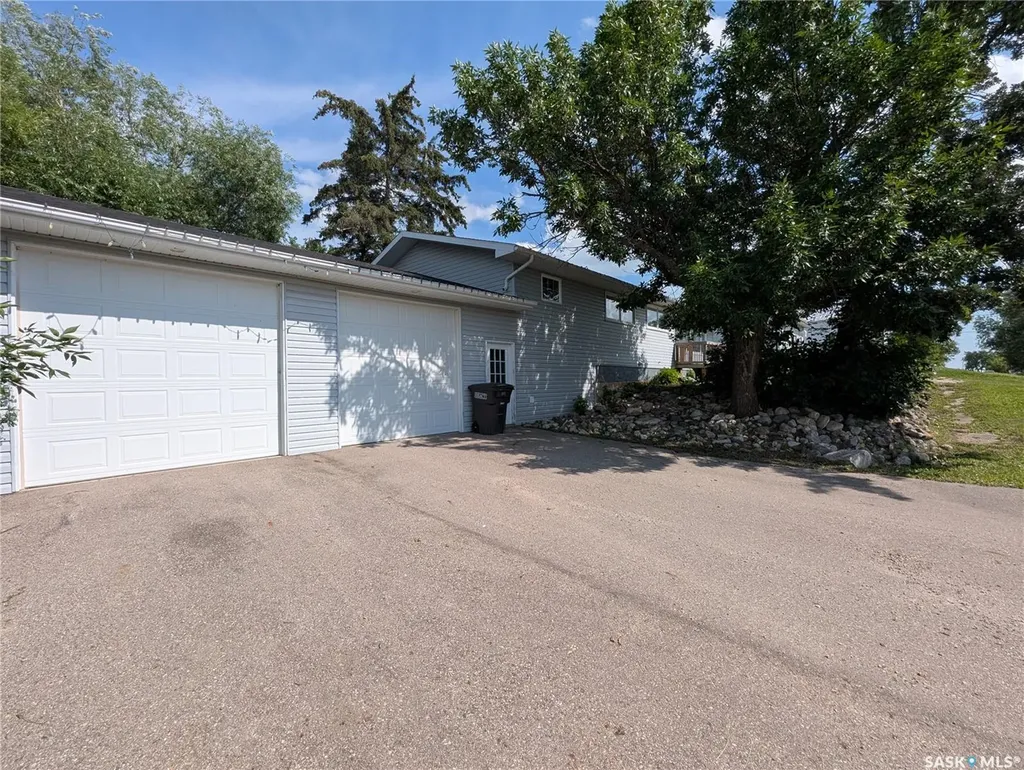 107 Carlton Street Viscount SK S0K 4M0