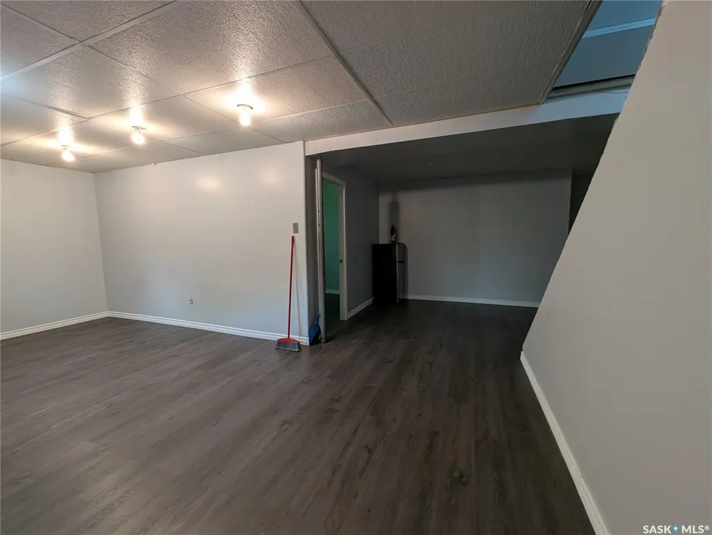 107 Carlton Street Viscount SK S0K 4M0
