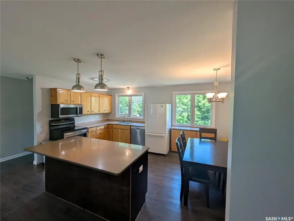 107 Carlton Street Viscount SK S0K 4M0