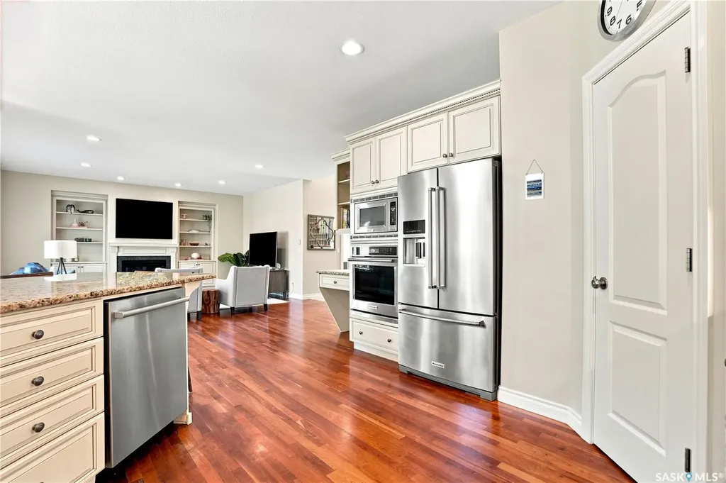 718 Brookhurst Lane Saskatoon SK S7V 1G1