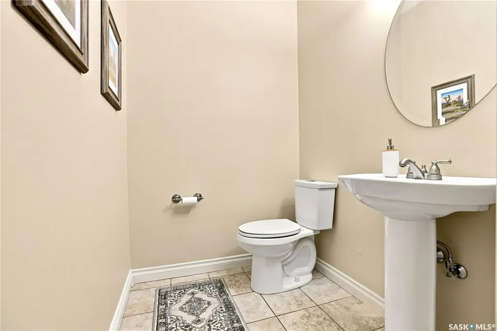 718 Brookhurst Lane Saskatoon SK S7V 1G1