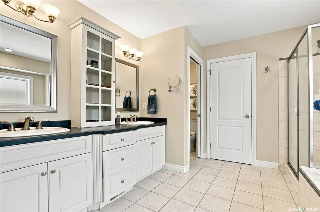 718 Brookhurst Lane Saskatoon SK S7V 1G1