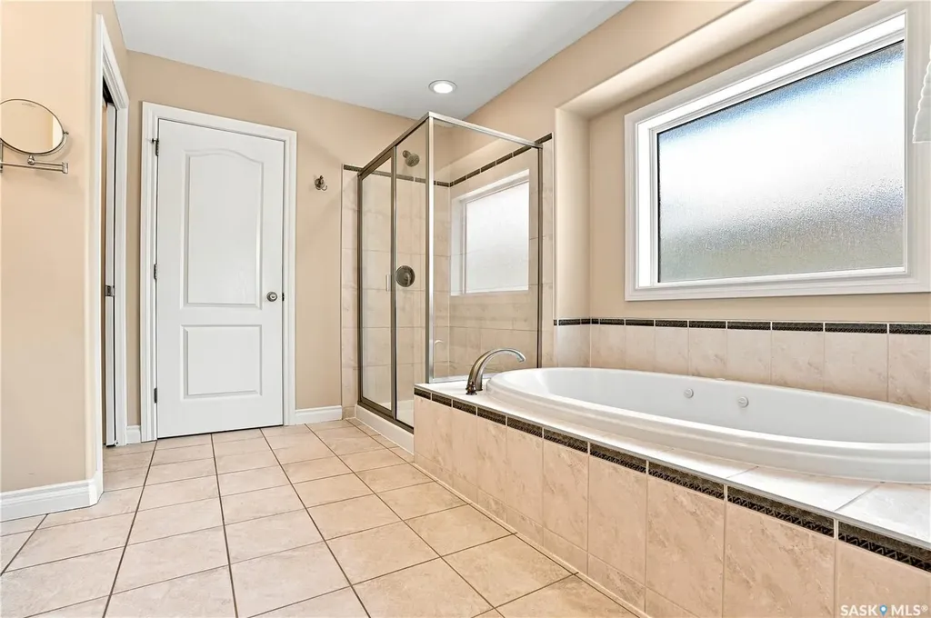 718 Brookhurst Lane Saskatoon SK S7V 1G1