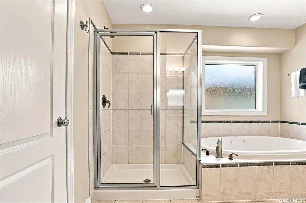 718 Brookhurst Lane Saskatoon SK S7V 1G1