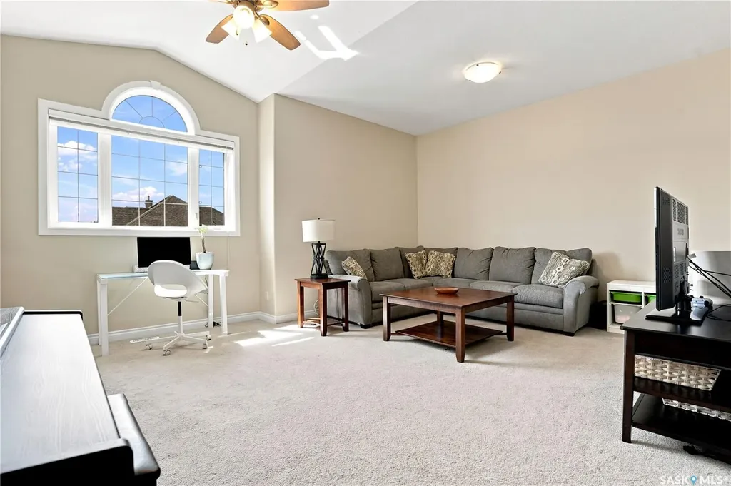 718 Brookhurst Lane Saskatoon SK S7V 1G1