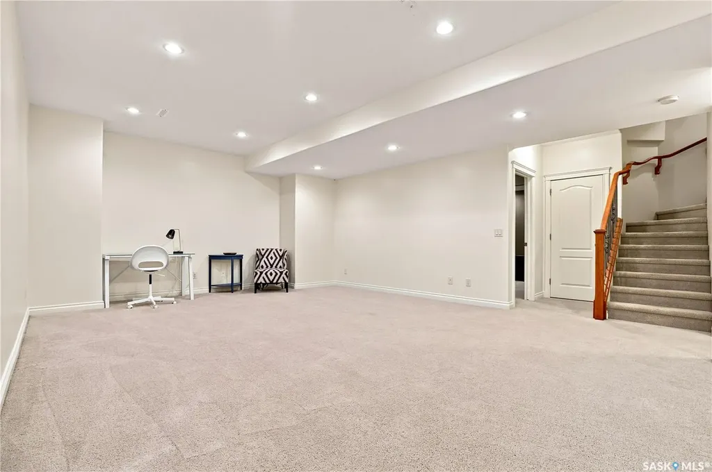 718 Brookhurst Lane Saskatoon SK S7V 1G1
