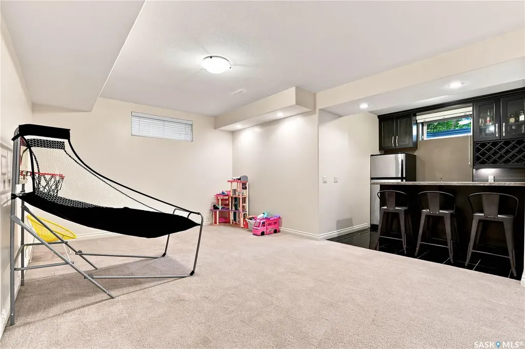 718 Brookhurst Lane Saskatoon SK S7V 1G1