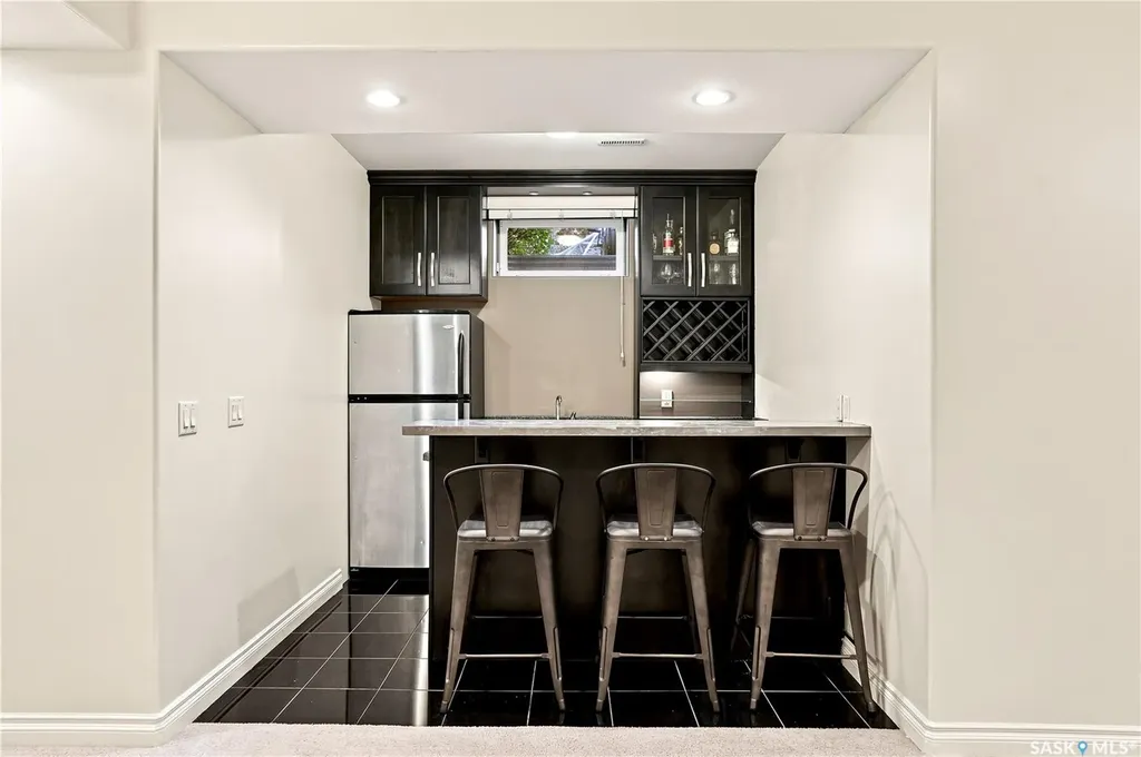 718 Brookhurst Lane Saskatoon SK S7V 1G1
