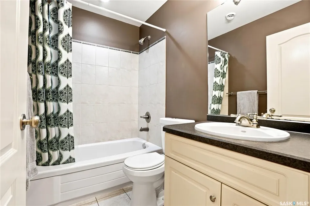 718 Brookhurst Lane Saskatoon SK S7V 1G1