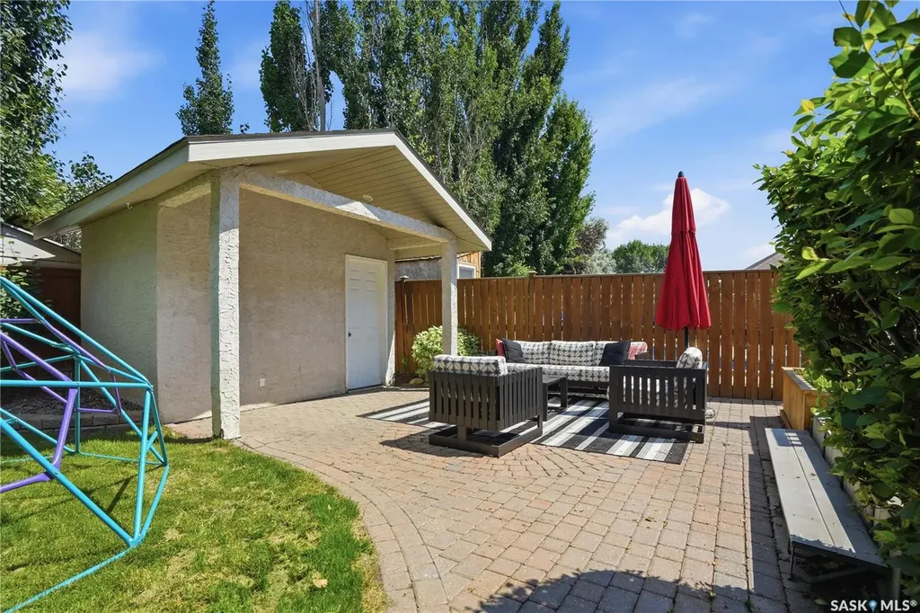 718 Brookhurst Lane Saskatoon SK S7V 1G1