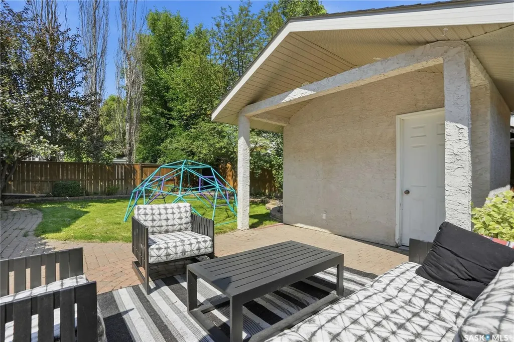 718 Brookhurst Lane Saskatoon SK S7V 1G1