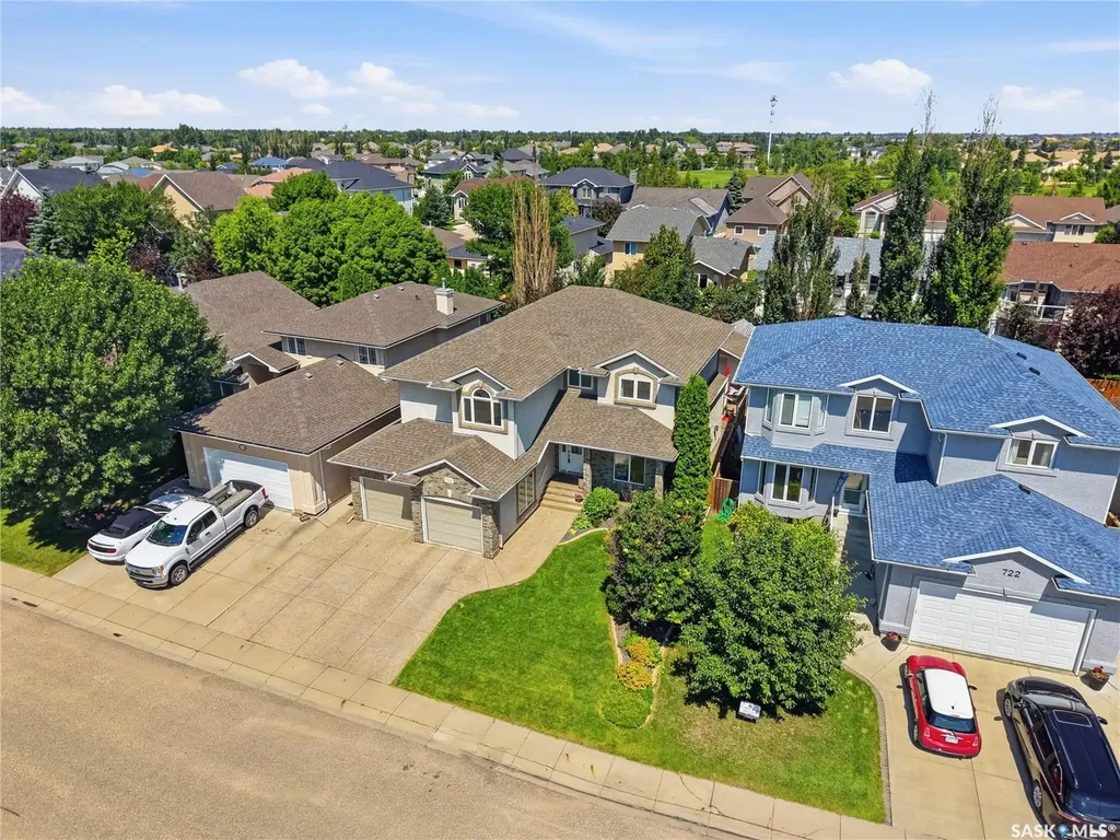 718 Brookhurst Lane Saskatoon SK S7V 1G1