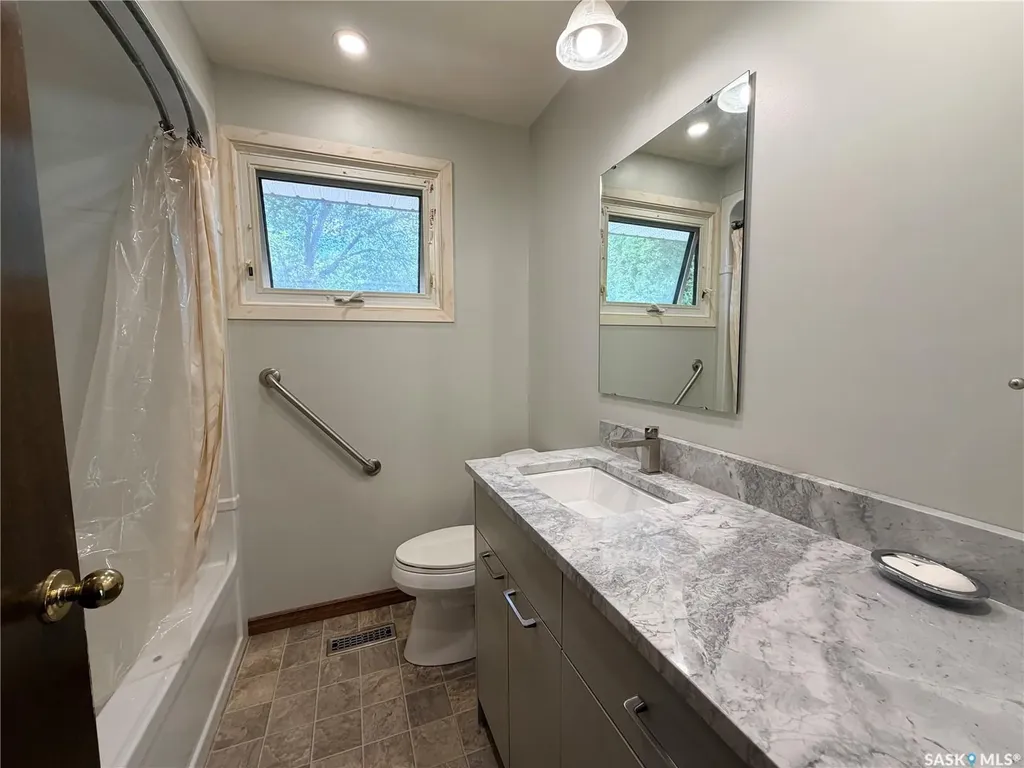 2221 Bedford Avenue E Regina SK S4N 0H1