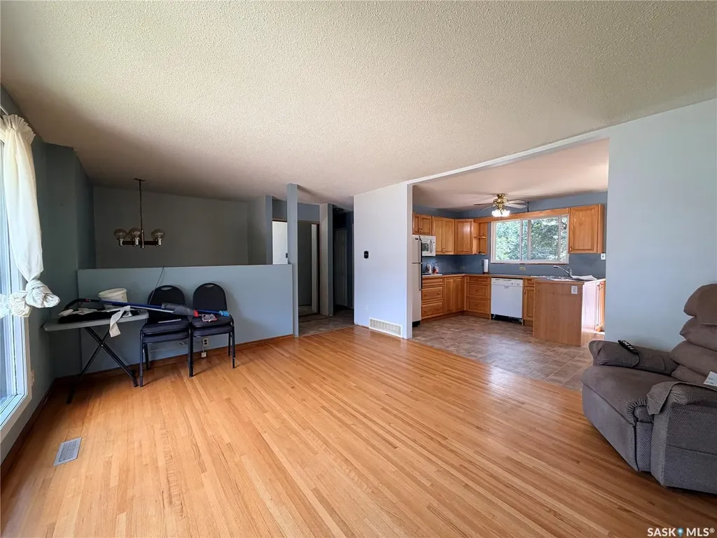 2221 Bedford Avenue E Regina SK S4N 0H1