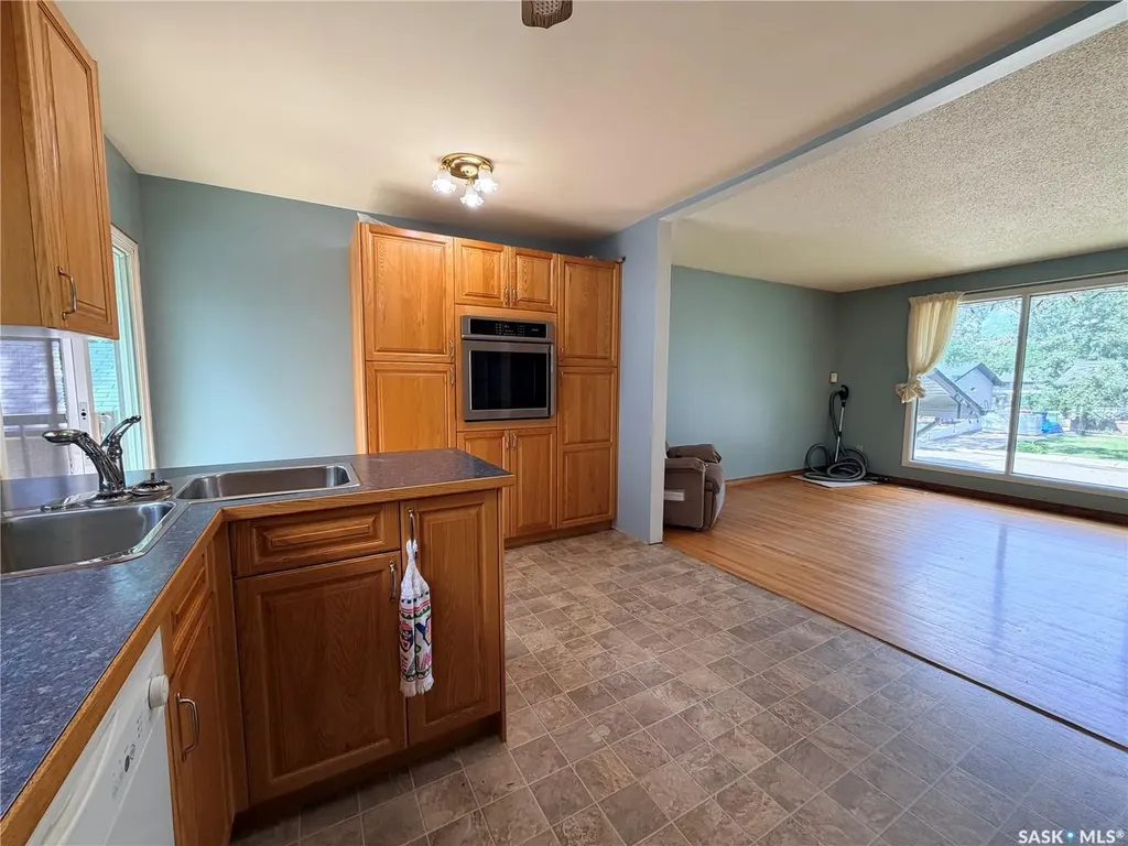 2221 Bedford Avenue E Regina SK S4N 0H1