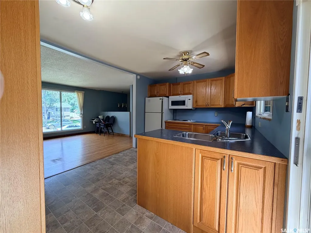 2221 Bedford Avenue E Regina SK S4N 0H1