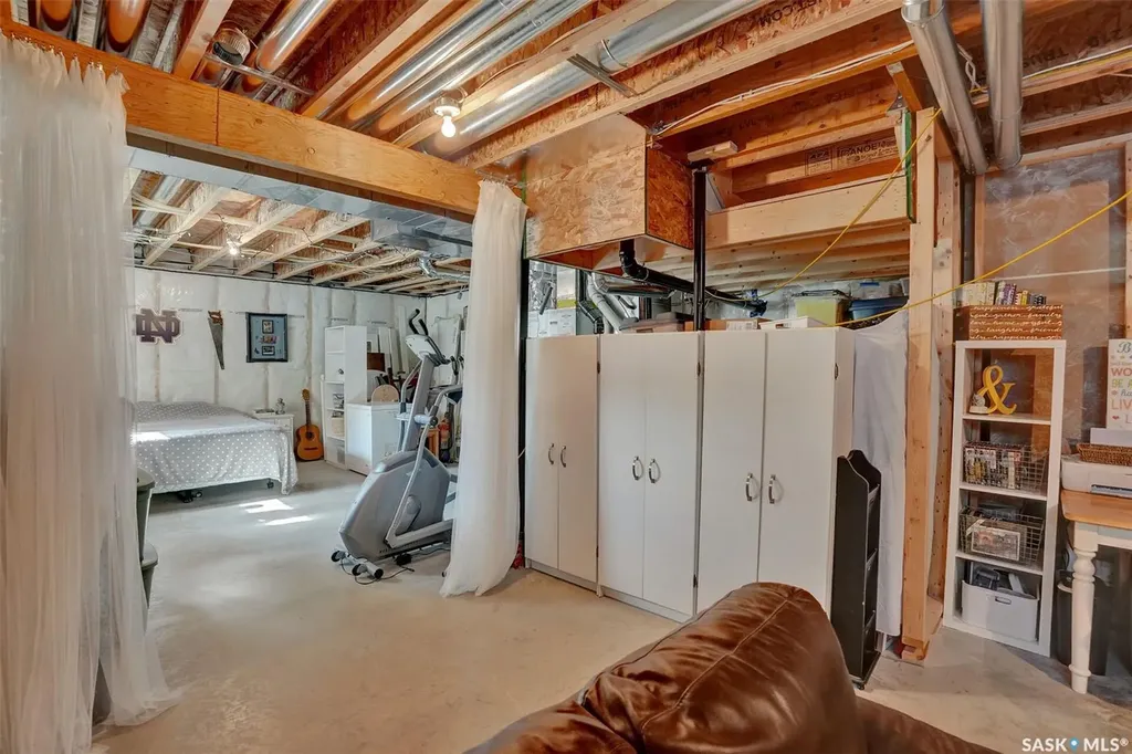 7945 Flax Avenue Regina SK S4Y 0E6