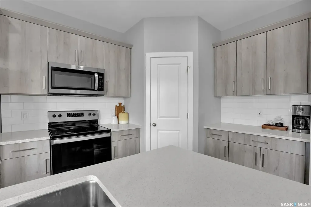 7945 Flax Avenue Regina SK S4Y 0E6