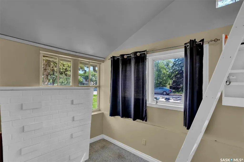 1220 Queen Street Regina SK S4T 4B4