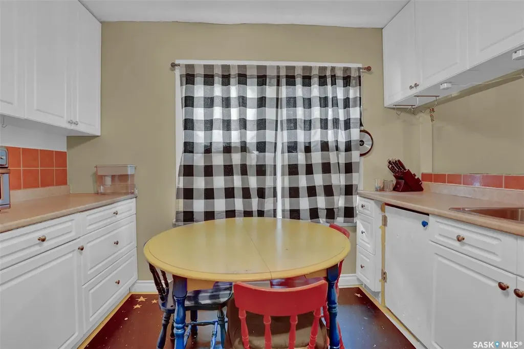 1220 Queen Street Regina SK S4T 4B4