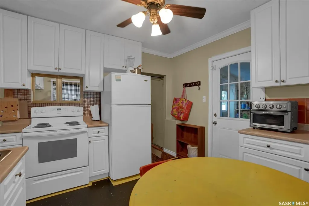 1220 Queen Street Regina SK S4T 4B4