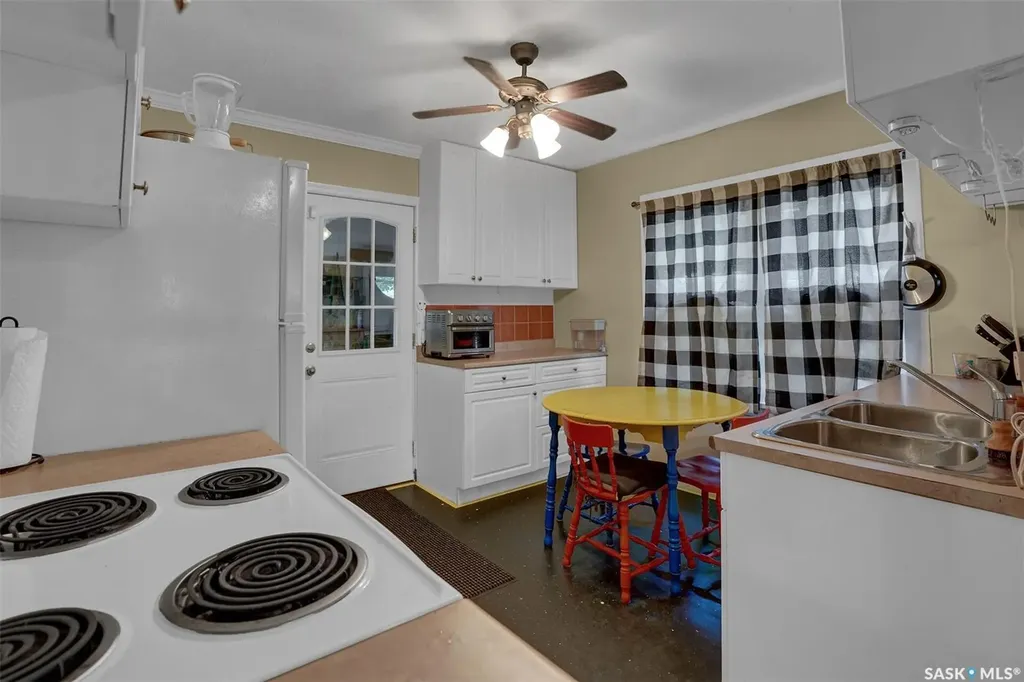 1220 Queen Street Regina SK S4T 4B4