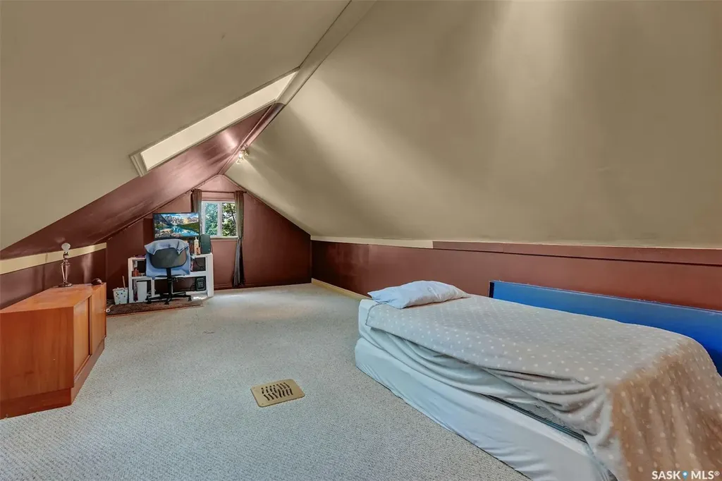 1220 Queen Street Regina SK S4T 4B4