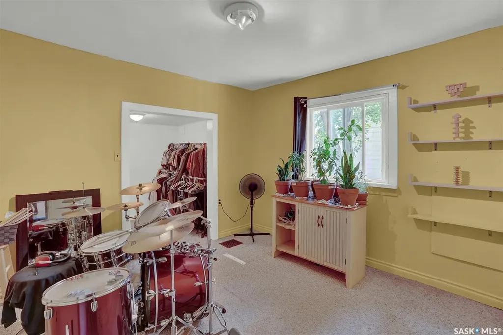 1220 Queen Street Regina SK S4T 4B4