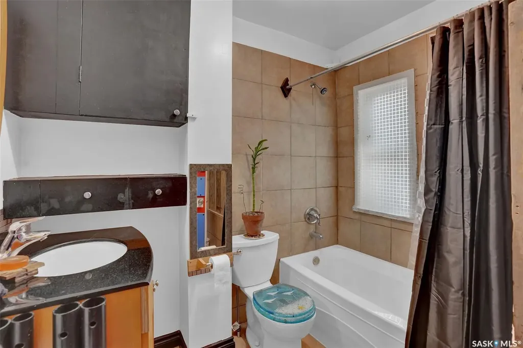 1220 Queen Street Regina SK S4T 4B4