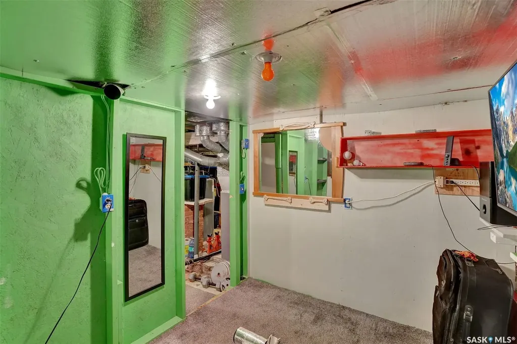 1220 Queen Street Regina SK S4T 4B4