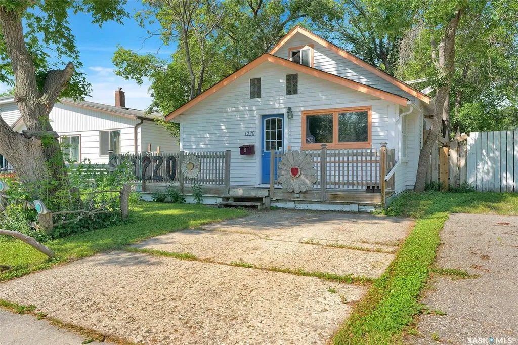 1220 Queen Street Regina SK S4T 4B4