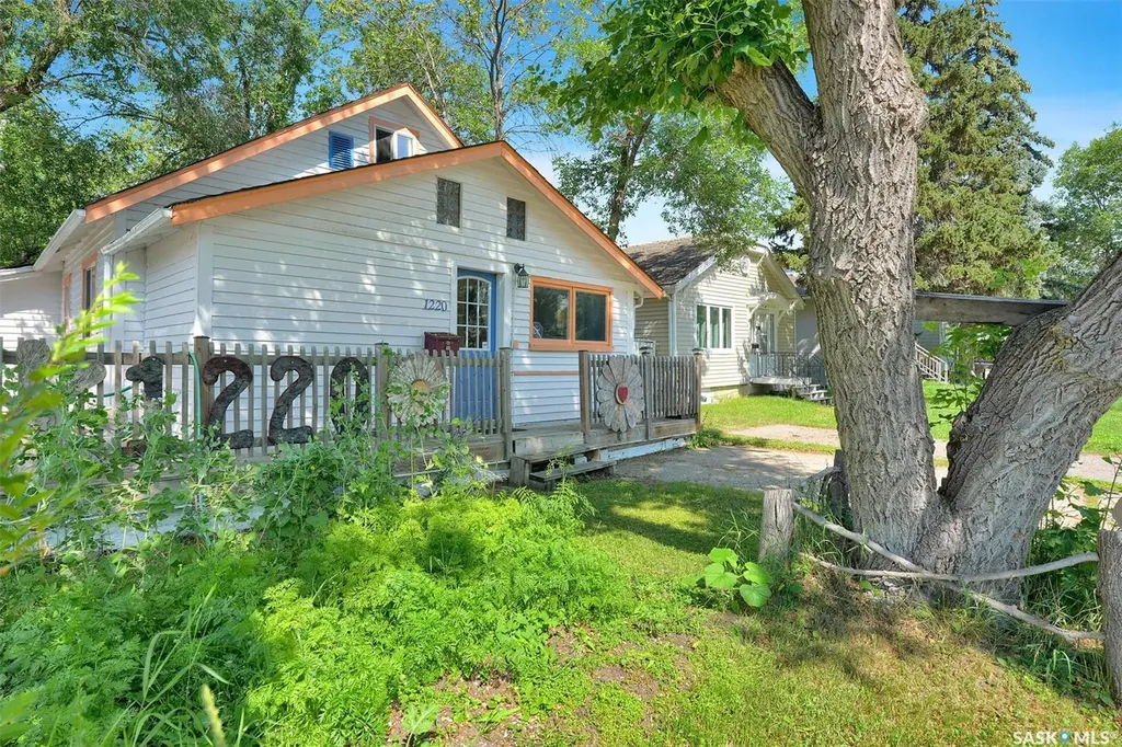 1220 Queen Street Regina SK S4T 4B4