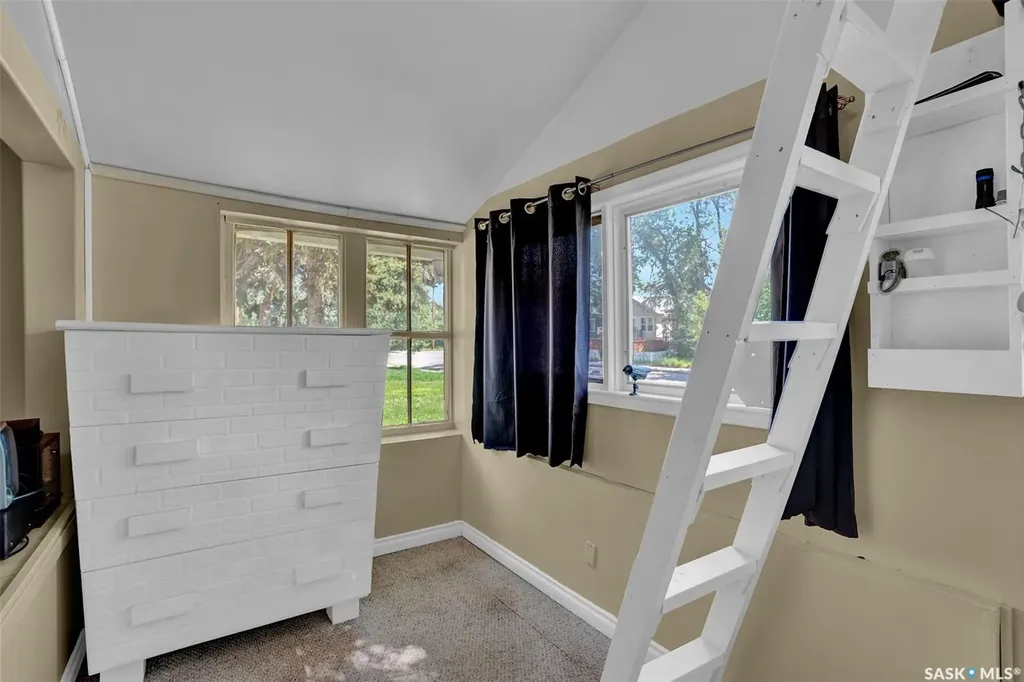 1220 Queen Street Regina SK S4T 4B4