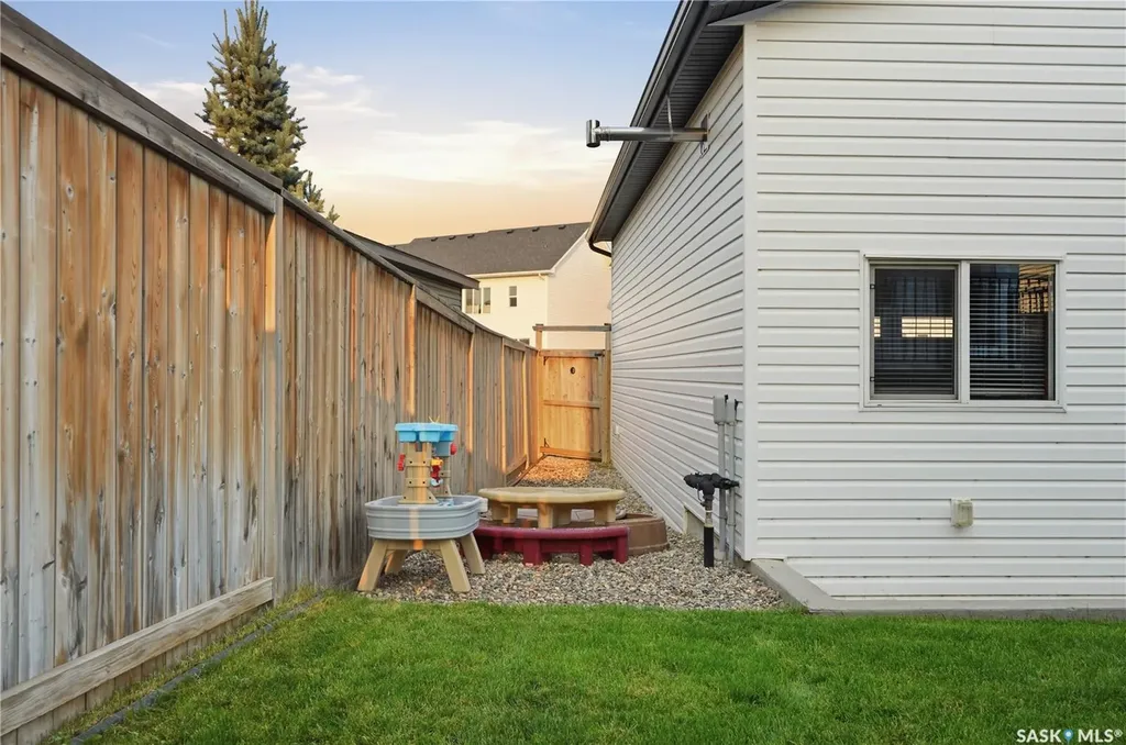 659 Secord Bend Saskatoon SK S7V 0M7