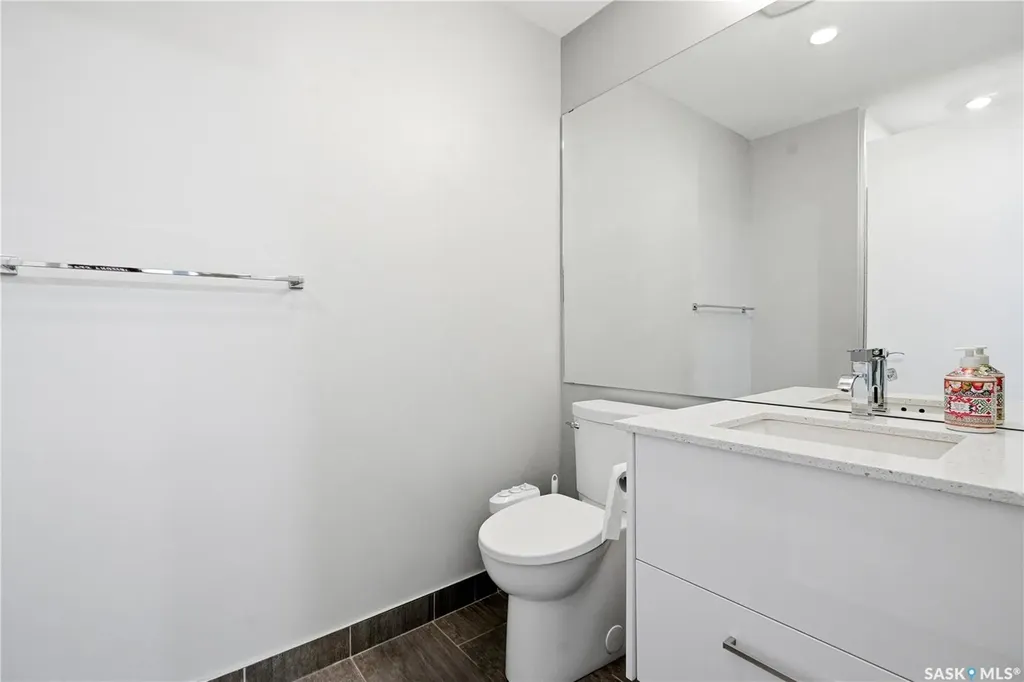 409 B Avenue S Saskatoon SK S7M 5M8