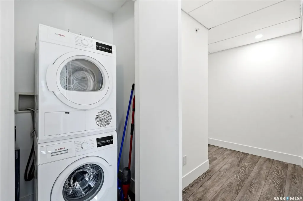409 B Avenue S Saskatoon SK S7M 5M8