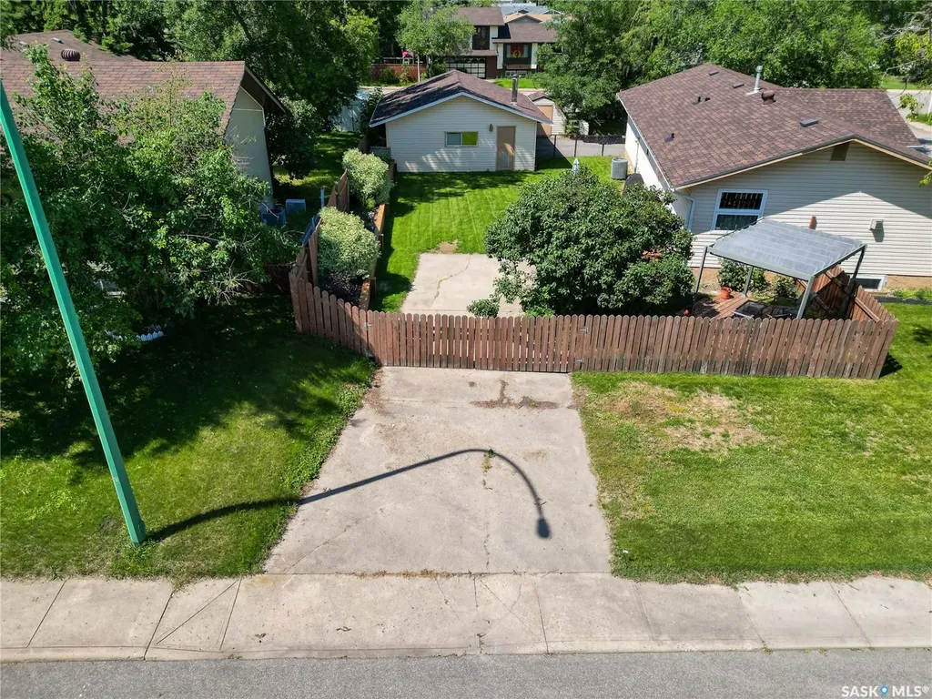 1201 Mckay Drive Prince Albert SK S6V 5V1