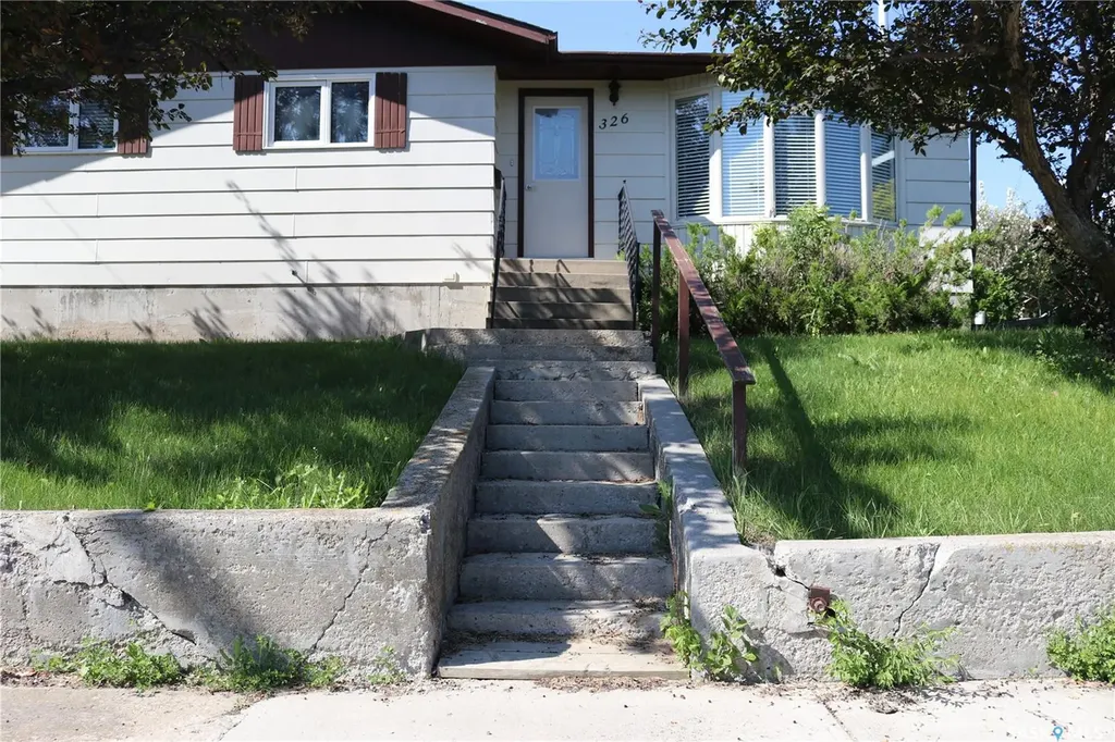 326 3rd Avenue Young SK S0K 4Y0