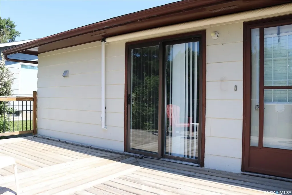 326 3rd Avenue Young SK S0K 4Y0