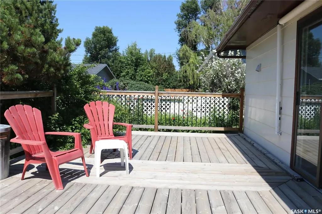 326 3rd Avenue Young SK S0K 4Y0