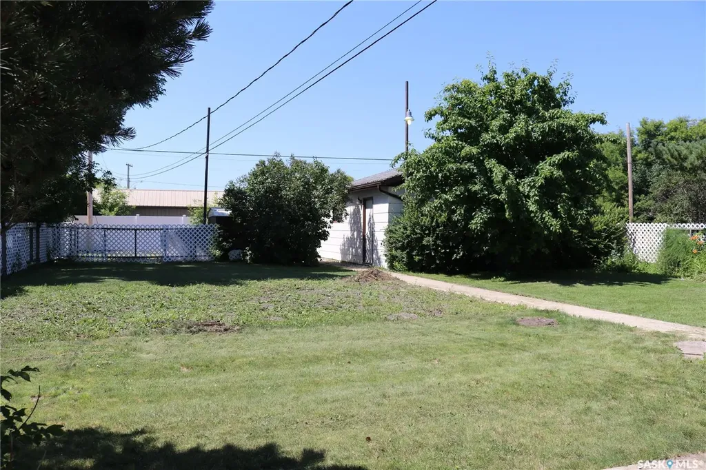 326 3rd Avenue Young SK S0K 4Y0