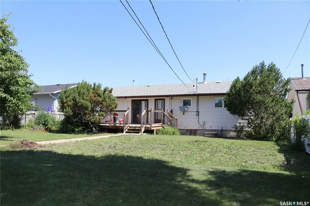 326 3rd Avenue Young SK S0K 4Y0