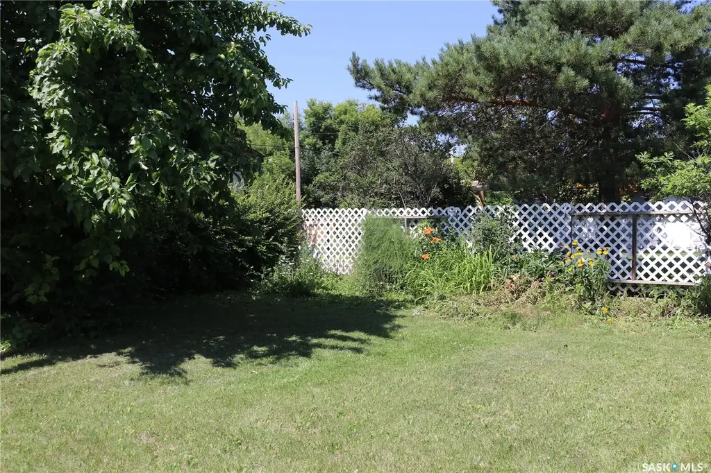 326 3rd Avenue Young SK S0K 4Y0