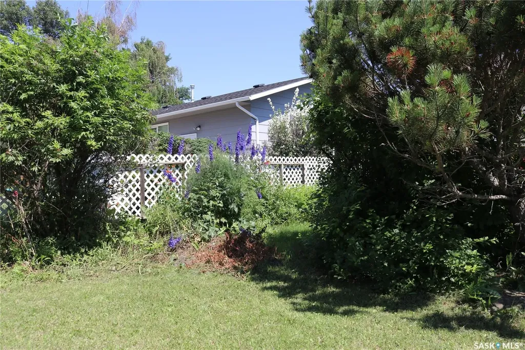 326 3rd Avenue Young SK S0K 4Y0
