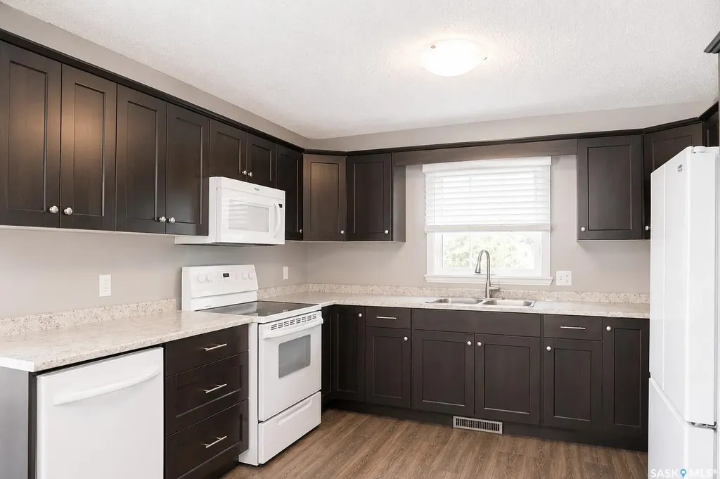 326 3rd Avenue Young SK S0K 4Y0