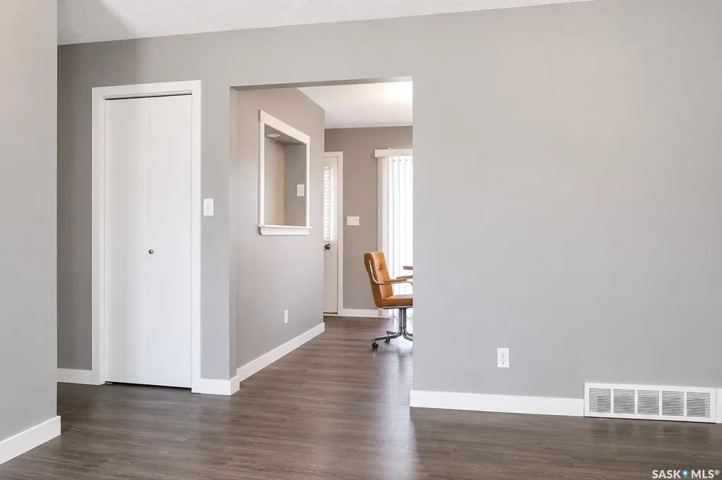 326 3rd Avenue Young SK S0K 4Y0