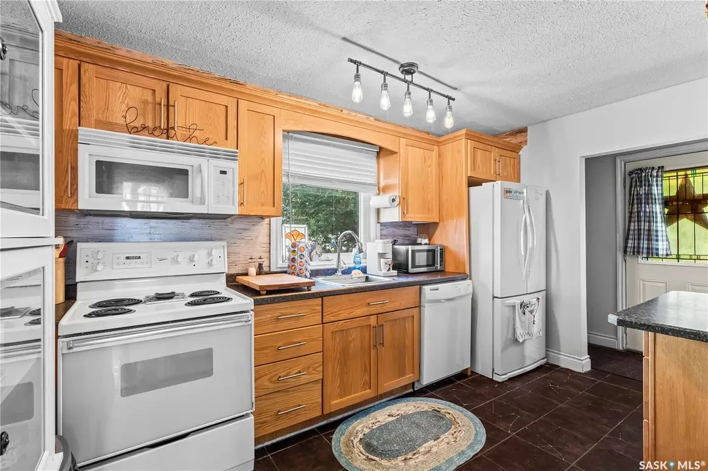 931 4th Street E Prince Albert SK S6V 0K8